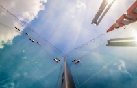 Bild 05 - Wolken und Glas